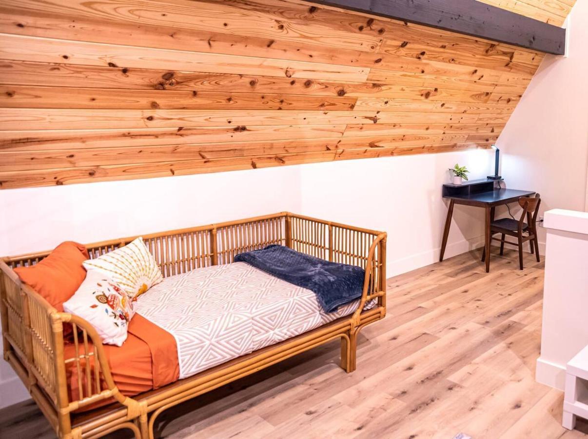Gruene Daze Chalet - Stylish Aframe - Escape The Ordinary Нью Браунфелс Экстерьер фото