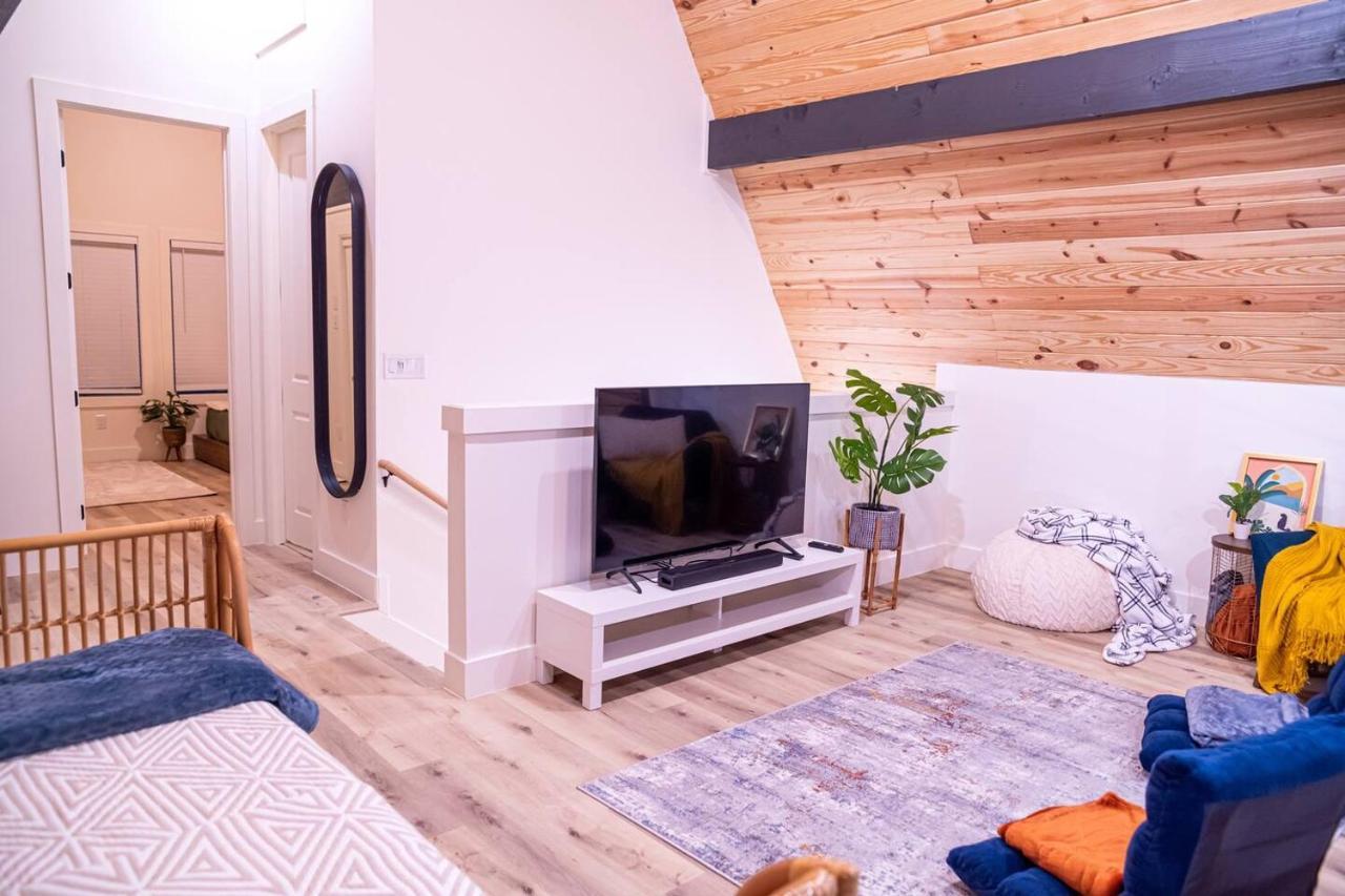 Gruene Daze Chalet - Stylish Aframe - Escape The Ordinary Нью Браунфелс Экстерьер фото